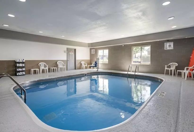 בית מלון כפרי Comfort Inn Airport