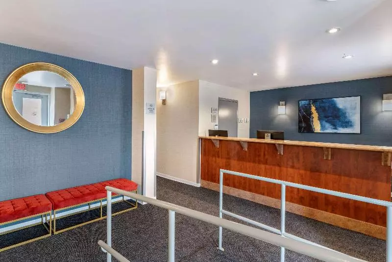 בית מלון כפרי Econo Lodge