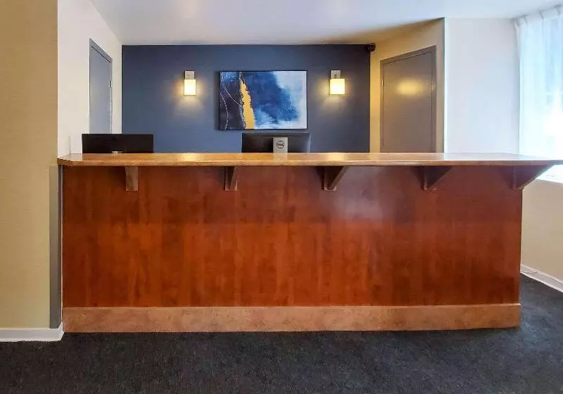 בית מלון כפרי Econo Lodge