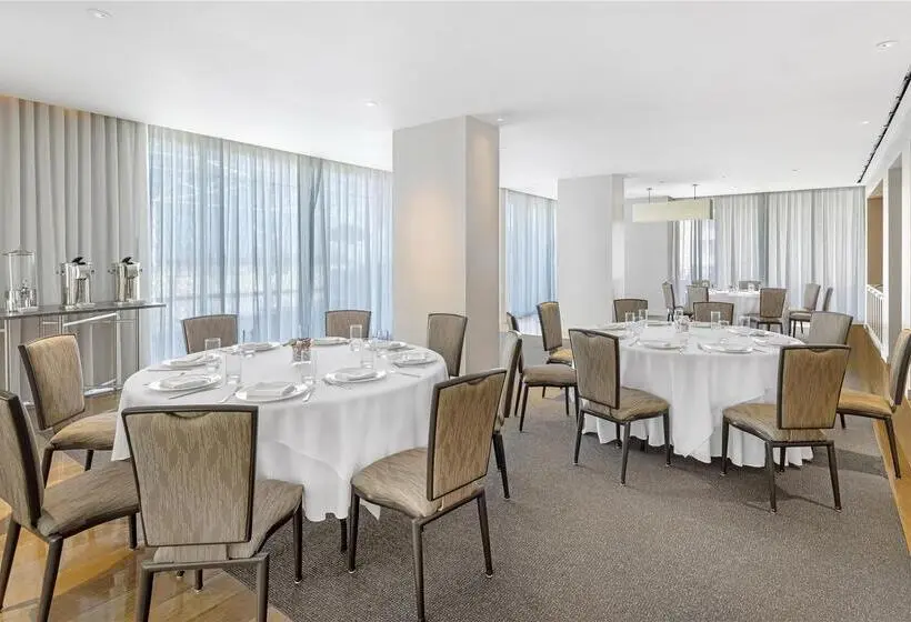 ホテル Hilton Vacation Club The Modern Honolulu