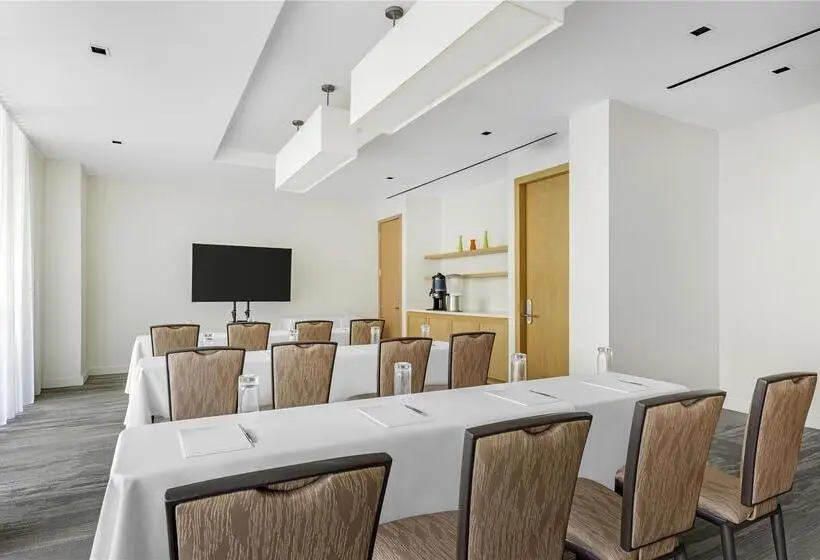 ホテル Hilton Vacation Club The Modern Honolulu