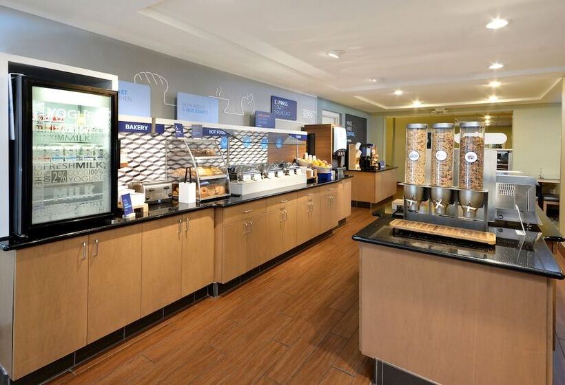 Holiday Inn Express Hotel & Suites High Point South, An Ihg