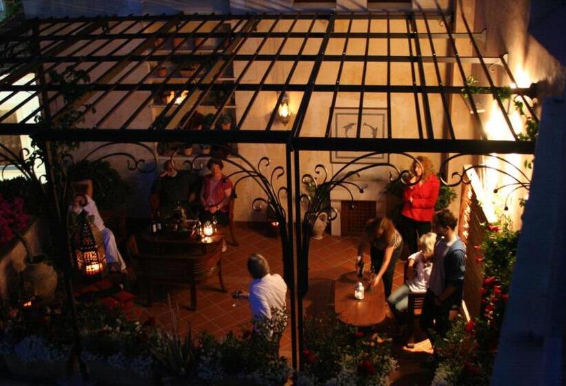 هتل Ionas Boutique