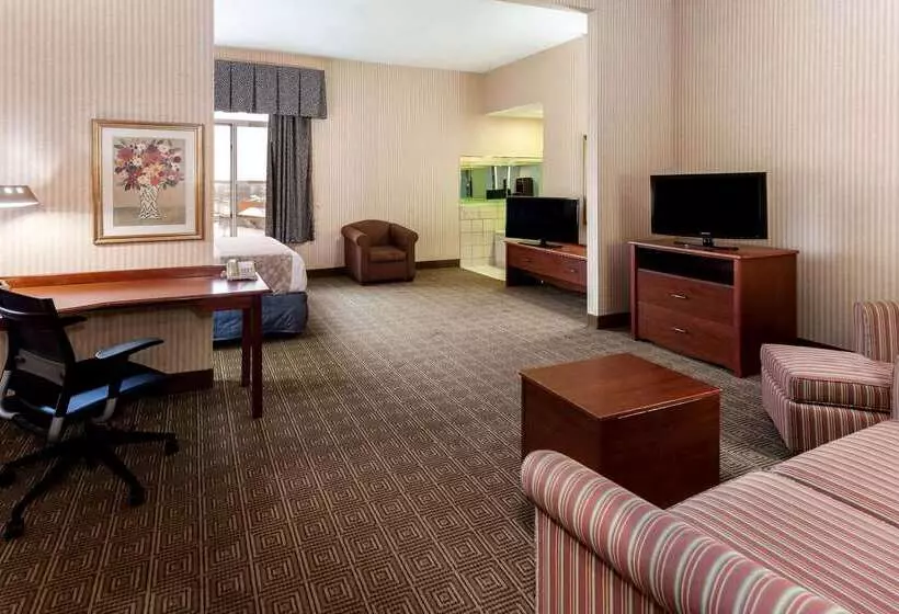 Отель La Quinta By Wyndham Milwaukee Sw New Berlin