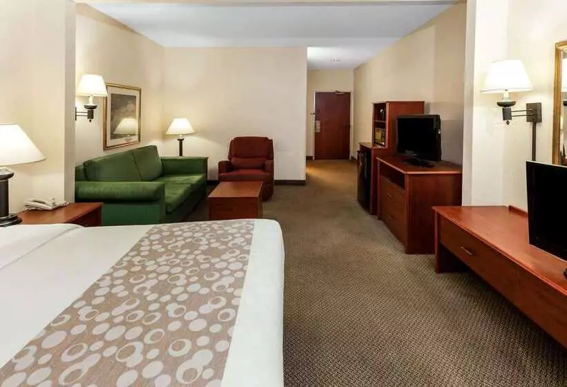 Отель La Quinta By Wyndham Milwaukee Sw New Berlin