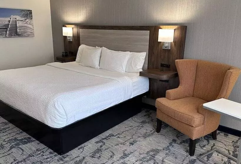 Отель La Quinta By Wyndham Milwaukee Sw New Berlin