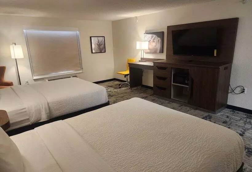 Отель La Quinta By Wyndham Milwaukee Sw New Berlin