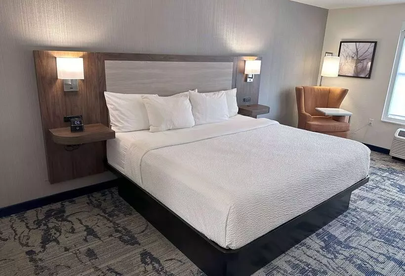 Отель La Quinta By Wyndham Milwaukee Sw New Berlin