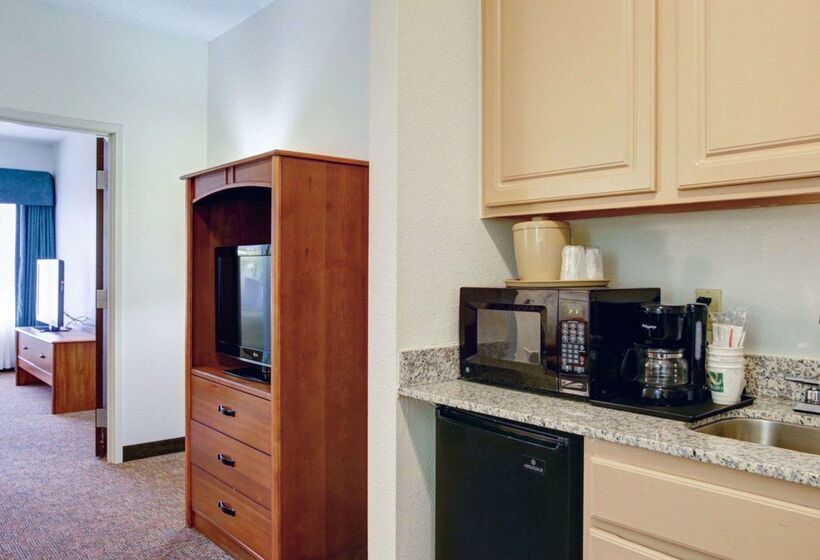 فندق Quality Inn & Suites Airport