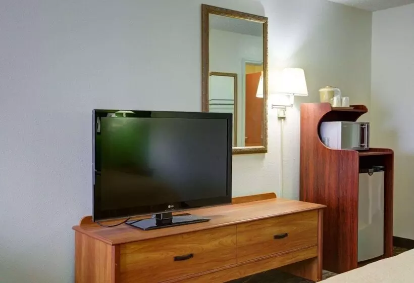 فندق Quality Inn & Suites Airport