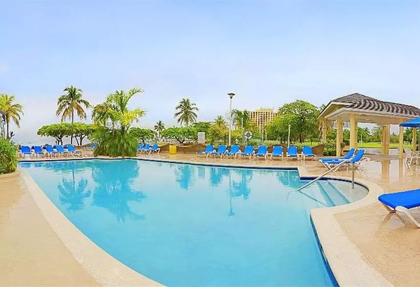 هتل Rooms On The Beach Ocho Rios