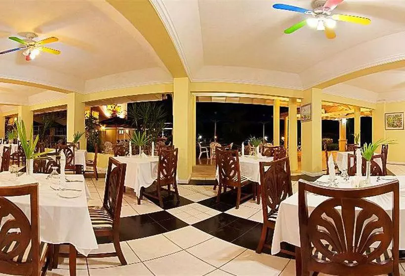 هتل Rooms On The Beach Ocho Rios