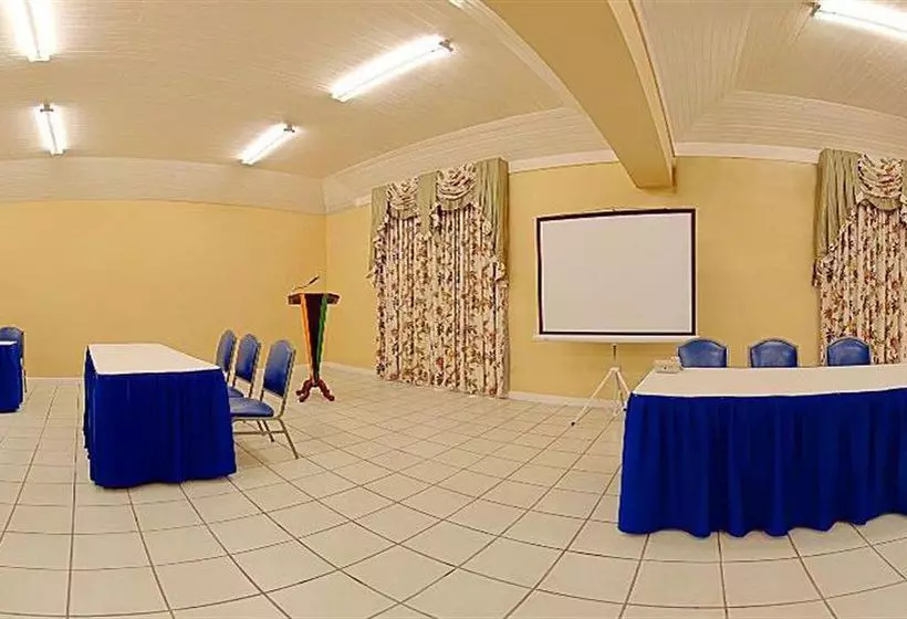 هتل Rooms On The Beach Ocho Rios