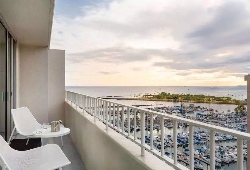 ホテル Hilton Vacation Club The Modern Honolulu