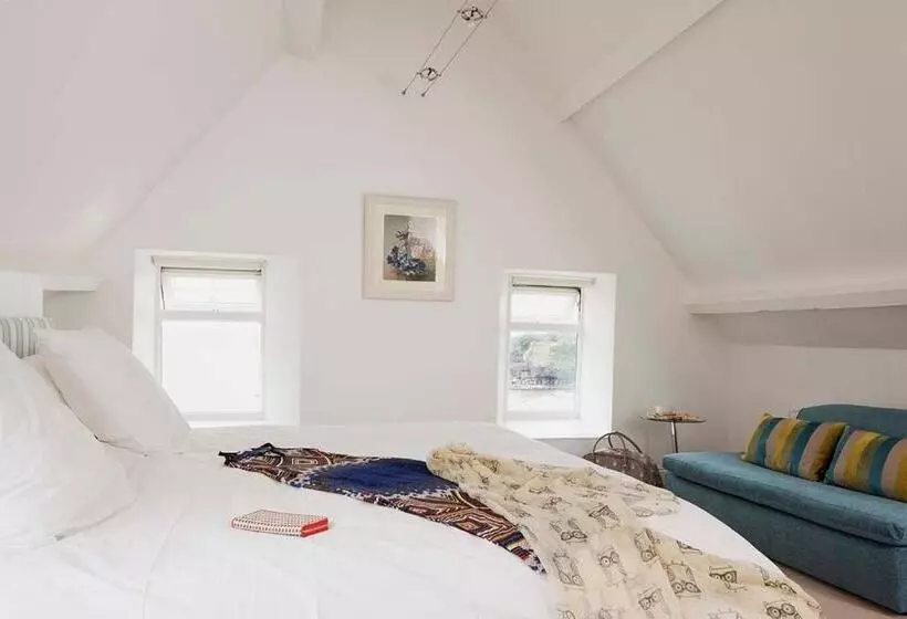 فندق The Strand Inn