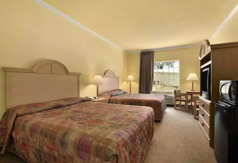 Motelli Super 8 By Wyndham San Antonio/alamodome Area