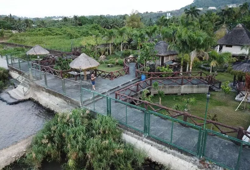 Hotelli Tierra De Lago