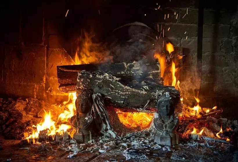 ホテル Aux Prisons De Montagny