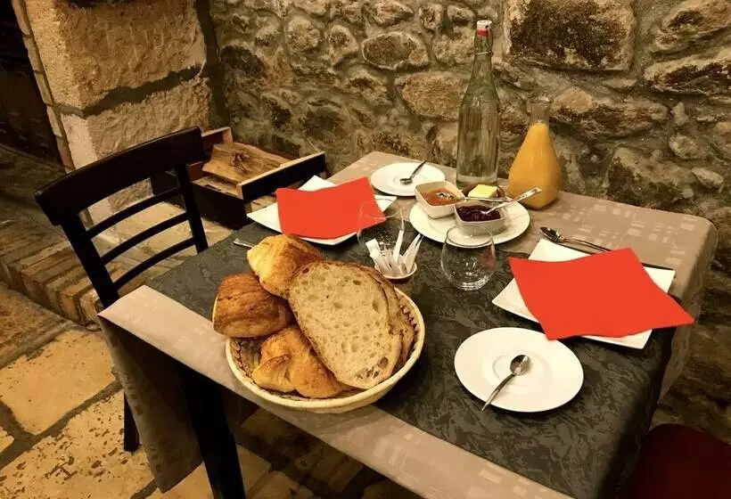 ホテル Aux Prisons De Montagny