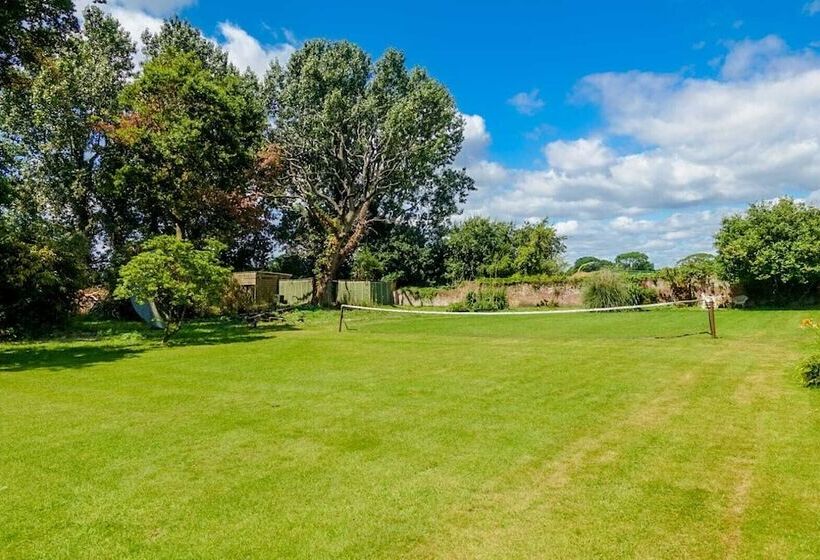 هتل Cedar House Boutique B&b