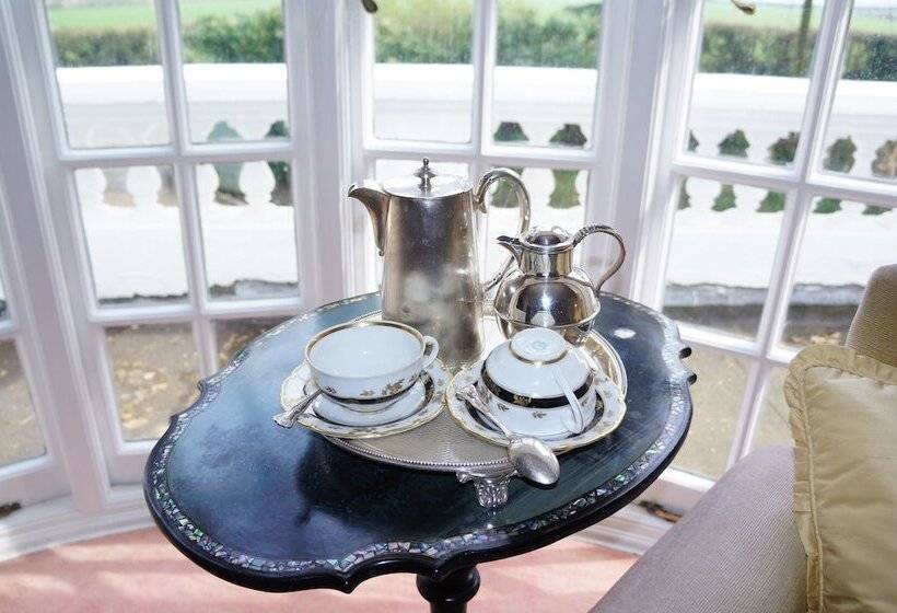 هتل Cedar House Boutique B&b