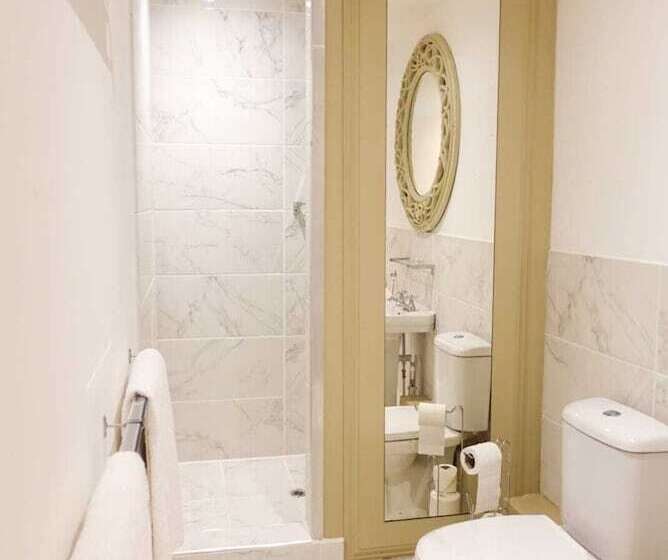 هتل Cedar House Boutique B&b