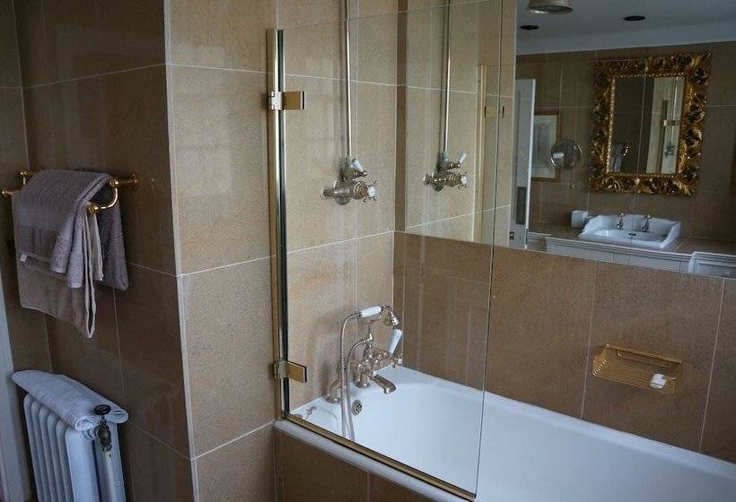 هتل Cedar House Boutique B&b