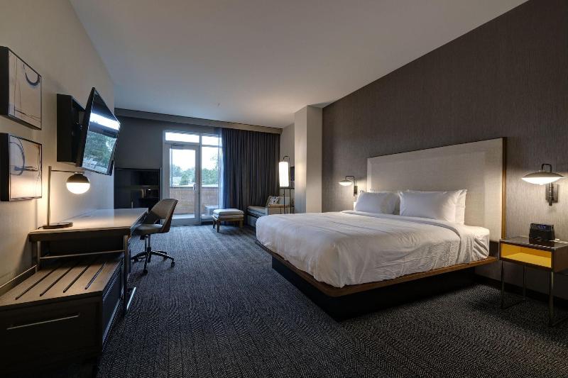 فندق Courtyard By Marriott Iowa City University Heights