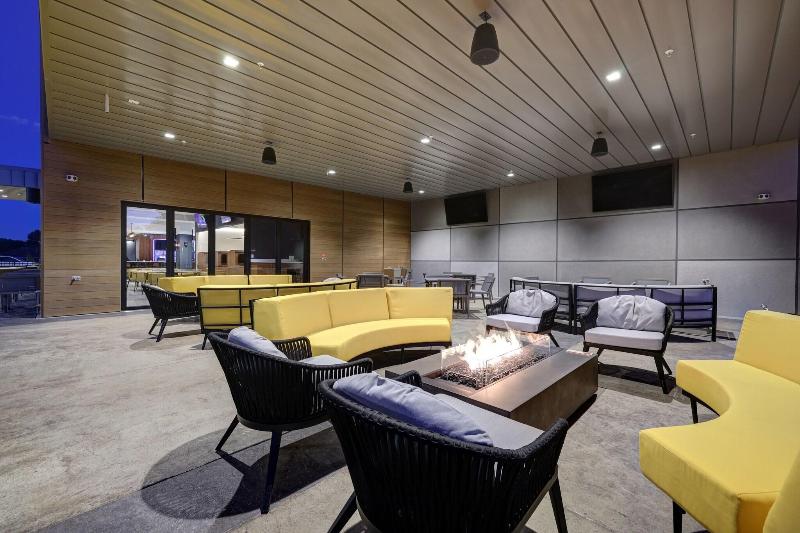 فندق Courtyard By Marriott Iowa City University Heights