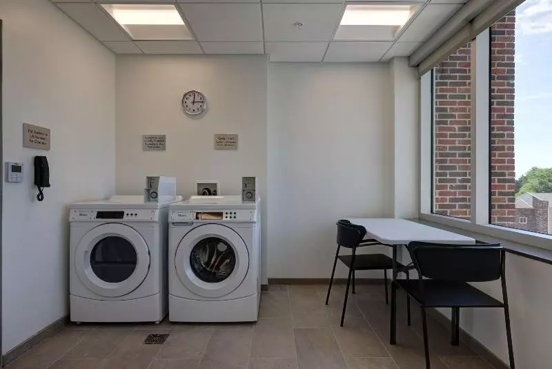 ホテル Courtyard By Marriott Iowa City University Heights