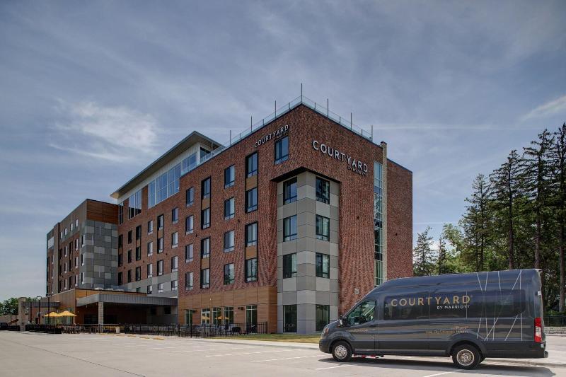 فندق Courtyard By Marriott Iowa City University Heights
