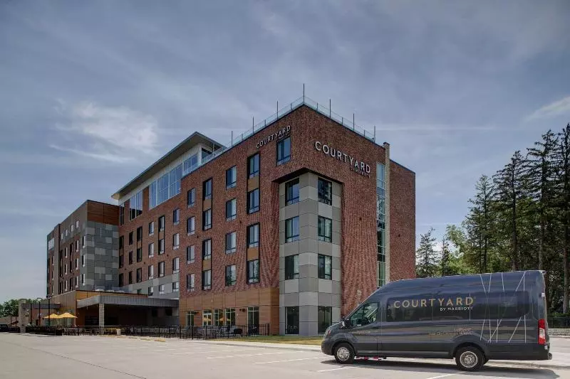 ホテル Courtyard By Marriott Iowa City University Heights