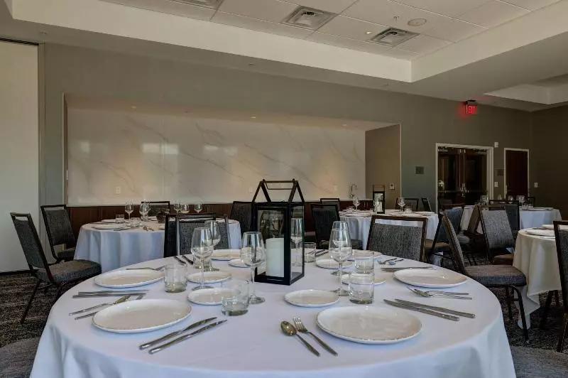 ホテル Courtyard By Marriott Iowa City University Heights