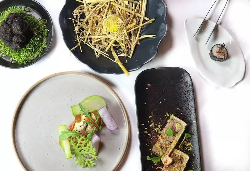 ホテル Eclosion Château Hôtel & Restaurant