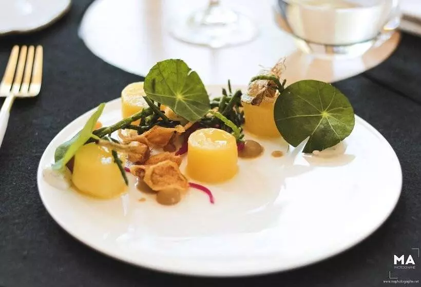 ホテル Eclosion Château Hôtel & Restaurant