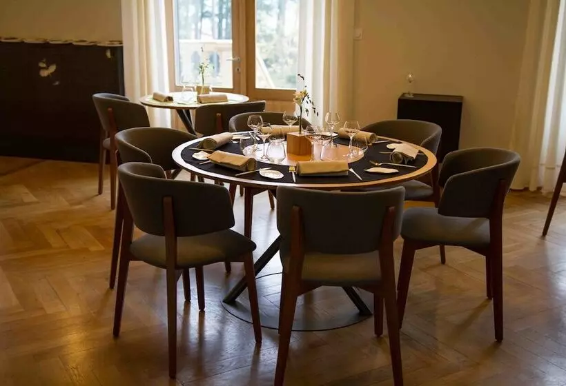 ホテル Eclosion Château Hôtel & Restaurant