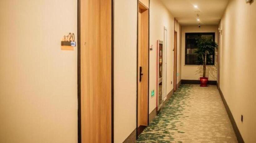 Отель Greentree Inn Taizhou Xinghua City Zhouzhuang Town