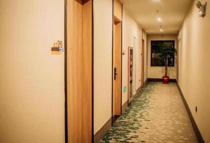 Отель Greentree Inn Taizhou Xinghua City Zhouzhuang Town
