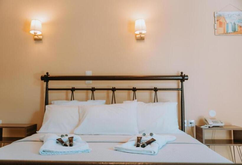 ホテル Karavostasi Beach