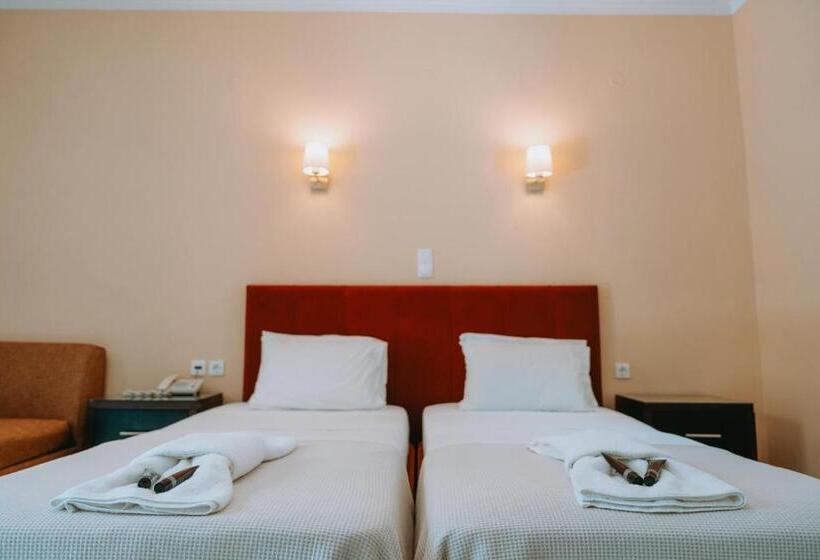 ホテル Karavostasi Beach