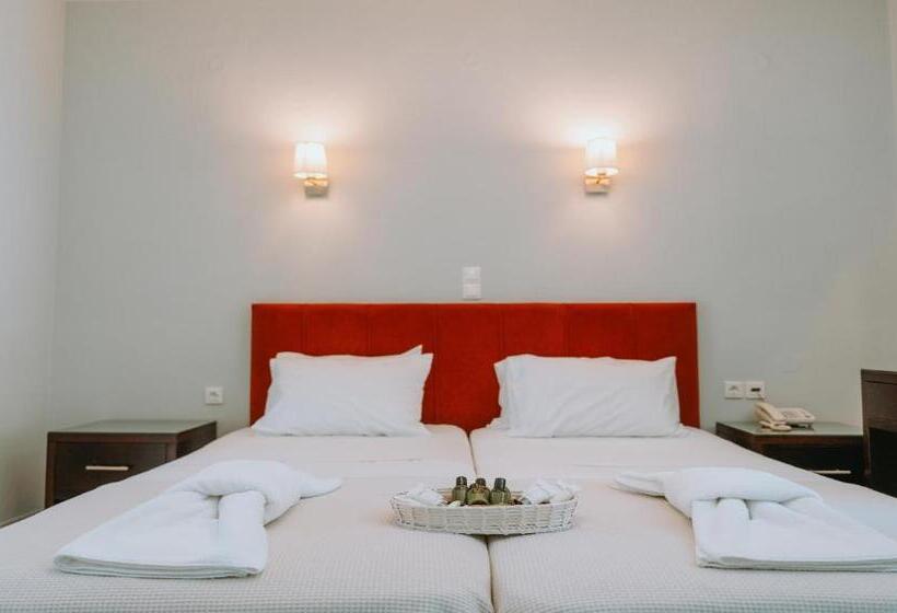 ホテル Karavostasi Beach