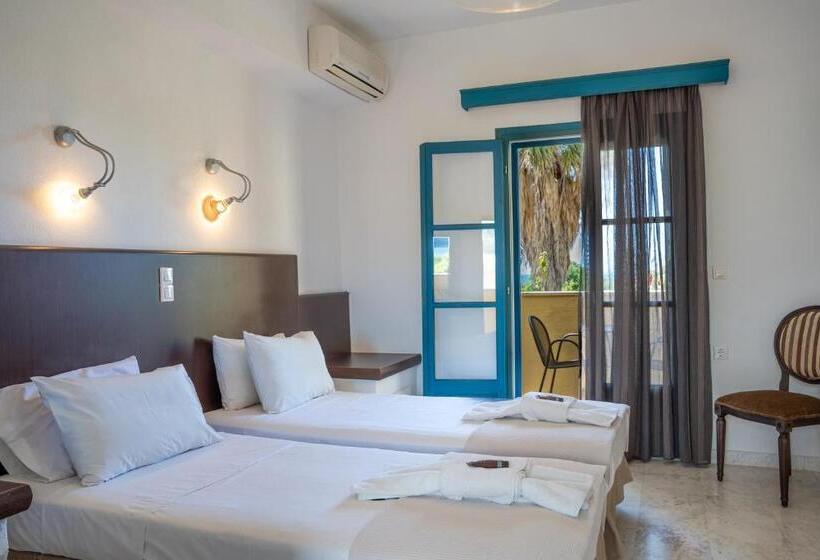 ホテル Karavostasi Beach