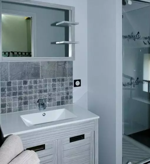 Hotelli La Ferme Aux Charmes