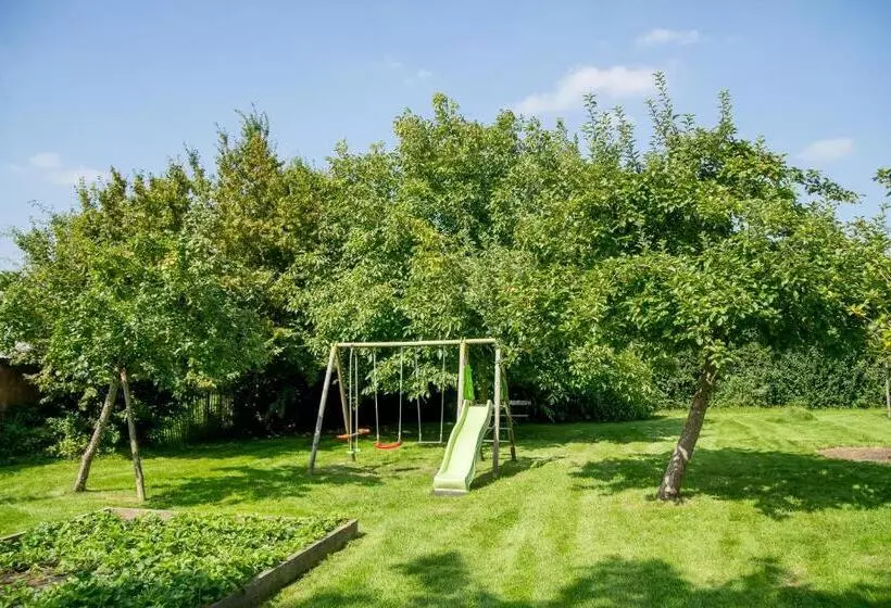 Hotelli La Ferme Aux Charmes