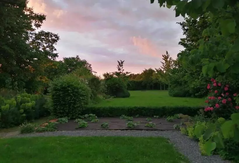 Hotelli La Ferme Aux Charmes