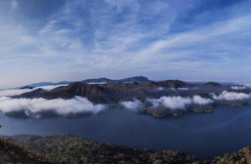 בית מלון כפרי Laurel Heights Resort Idukki