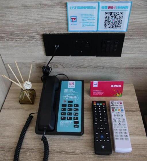 Pai Hotel Zhenjiang Railway Station South Square