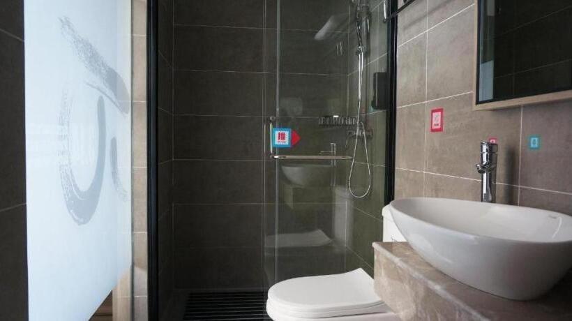 Pai Hotel Zhenjiang Railway Station South Square