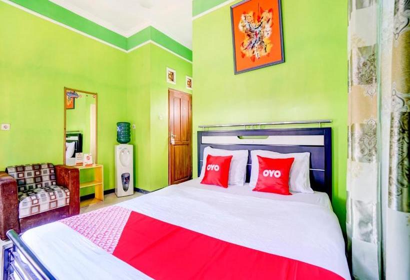 Hotel Oyo 90284 Villa Biru