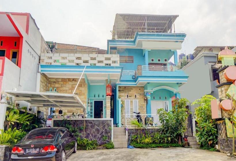 Hotel Oyo 90284 Villa Biru